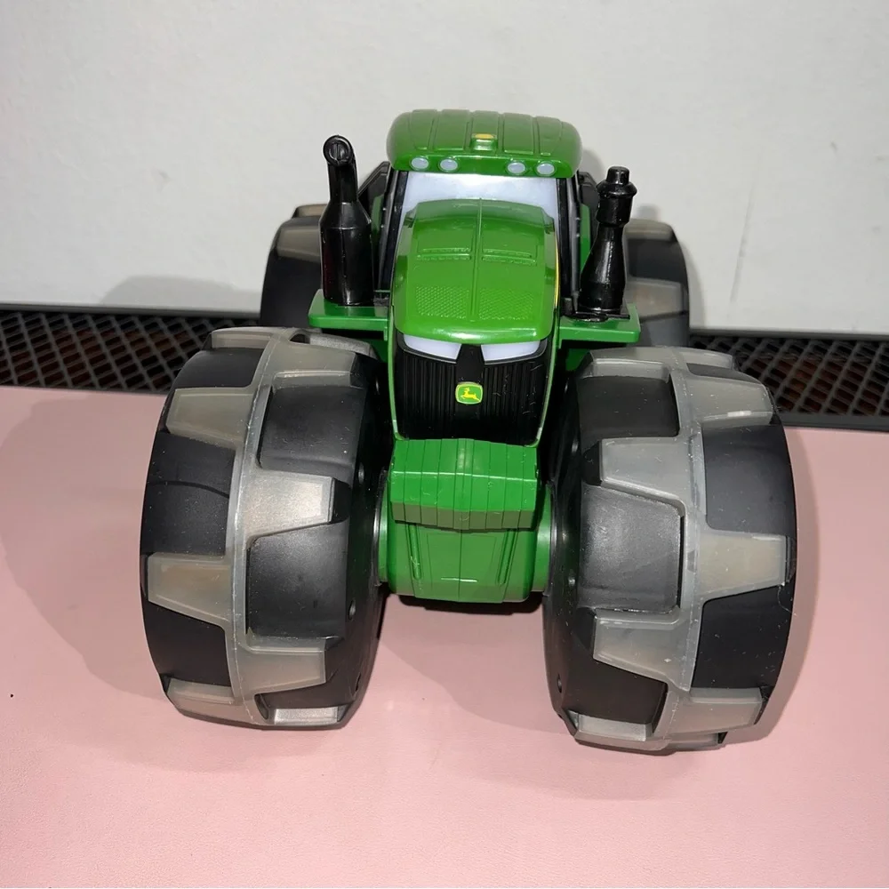 LP68154 - John Deere Monster Treads Deluxe Lightning Wheels Tractor Ex. Conditio